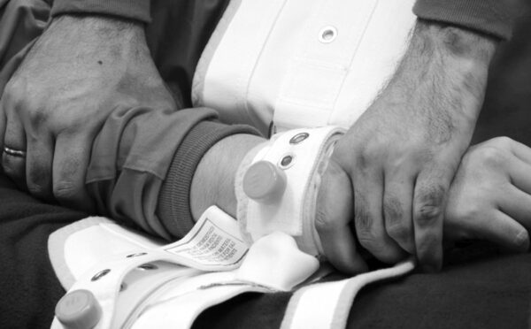 5060-CONTENCION FISICA EN PACIENTES CON AGITACION PSICOMOTORA